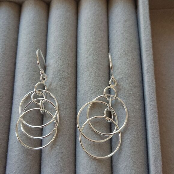 Sterling Silver Floating Circle Earrings Interlocking Hoop Earring